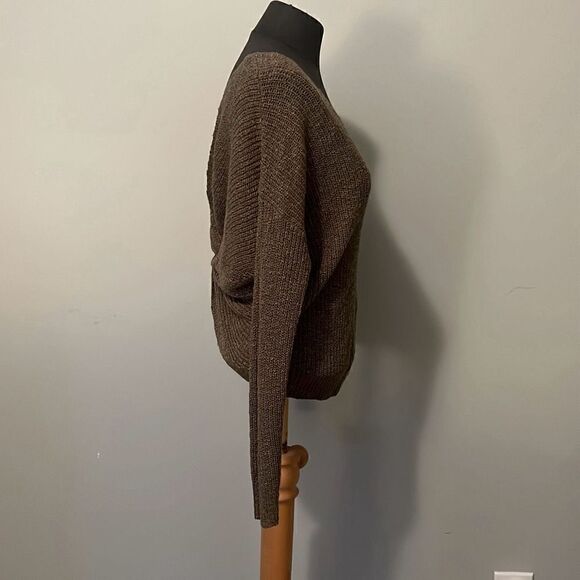 Moon & Madison Womens Knit V-Neck Back Twist Pullover Sweater - Picture 4 of 6